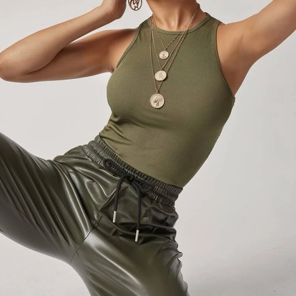 🌱crop tank - Picture 2 of 6